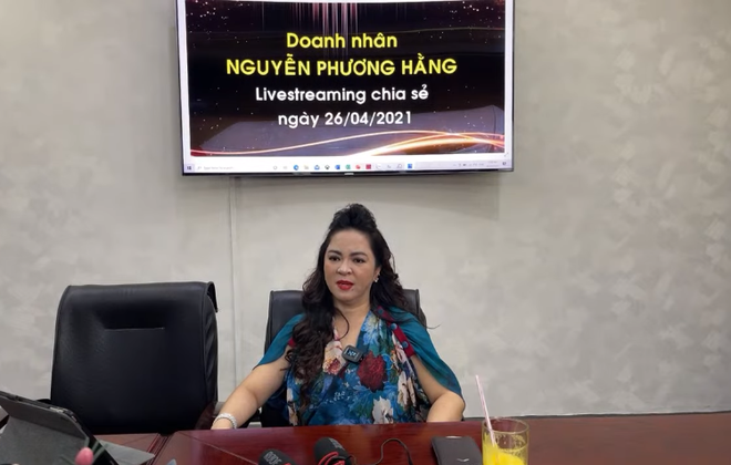 Vợ đại gia Dũng lò vôi: Mắc cười là có người ở nhà trọ, đi Grab, rất khó khăn mà dạy tôi học làm sang Vợ đại gia Dũng lò vôi: Mắc cười là có người ở nhà trọ, đi Grab, rất khó khăn mà dạy tôi học làm sang