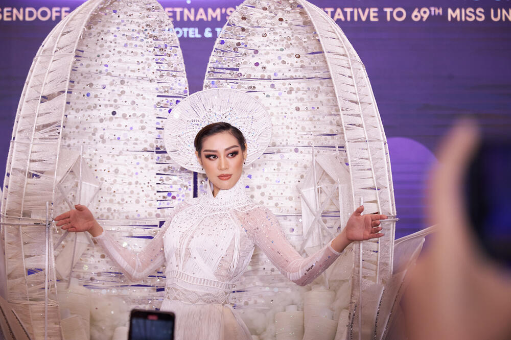 Thiết kế lấy cảm hứng 'Chợ Bến Thành' của Khánh Vân được fan khuyên thay thế National Costume Kén Em? - 4 Thiết kế lấy cảm hứng 'Chợ Bến Thành' của Khánh Vân được fan khuyên thay thế National Costume Kén Em? - 4