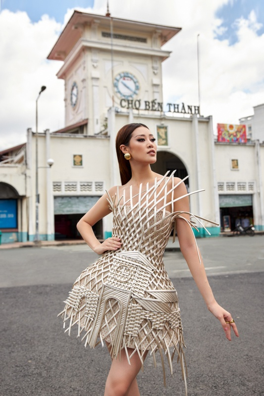 Thiết kế lấy cảm hứng 'Chợ Bến Thành' của Khánh Vân được fan khuyên thay thế National Costume Kén Em? Thiết kế lấy cảm hứng 'Chợ Bến Thành' của Khánh Vân được fan khuyên thay thế National Costume Kén Em?