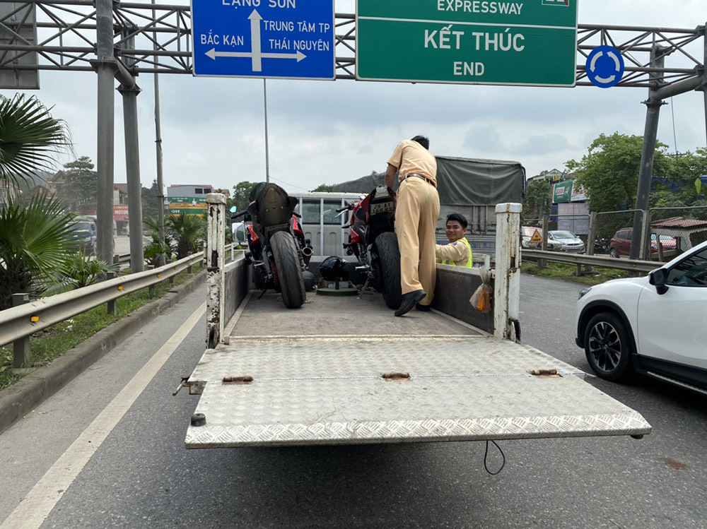 Xử lý đoàn 9 xe phân khối lớn đi vào cao tốc Hà Nội - Thái Nguyên - 3 Xử lý đoàn 9 xe phân khối lớn đi vào cao tốc Hà Nội - Thái Nguyên - 3