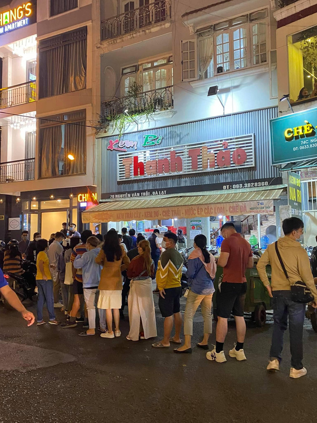 Bi kịch du lịch Đà Lạt giữa mùa nghỉ lễ: Tôi bị tụt huyết áp vì xếp hàng đợi ăn... ly kem bơ! - 1 Bi kịch du lịch Đà Lạt giữa mùa nghỉ lễ: Tôi bị tụt huyết áp vì xếp hàng đợi ăn... ly kem bơ! - 1