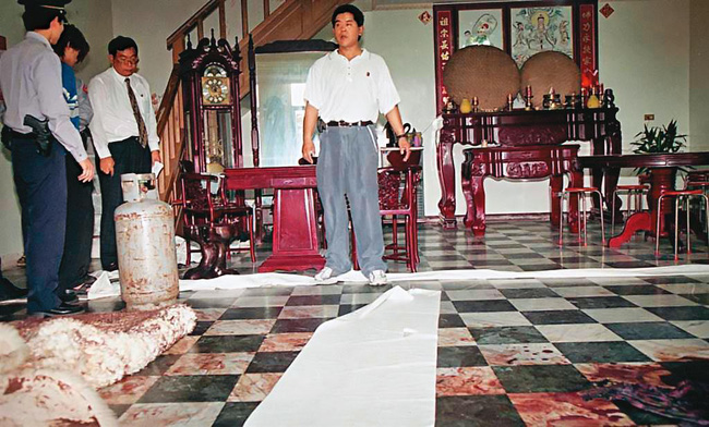 Đôi vợ chồng bị giết bởi hàng trăm nhát dao, chiếc đồng hồ và con chó bỗng trở thành manh mối, hé lộ bi kịch gia đình không tưởng tượng nổi - 1 Đôi vợ chồng bị giết bởi hàng trăm nhát dao, chiếc đồng hồ và con chó bỗng trở thành manh mối, hé lộ bi kịch gia đình không tưởng tượng nổi - 1