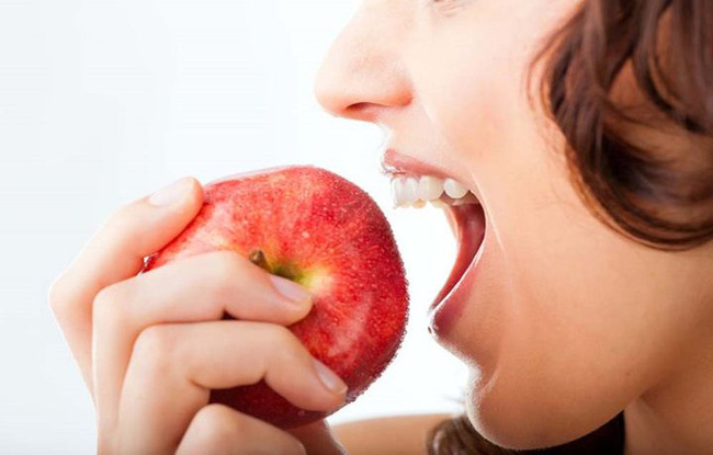 Hãy kiên trì ăn 1 quả táo khi bụng đói vào mỗi buổi sáng, có thể giúp bạn sống thọ Hãy kiên trì ăn 1 quả táo khi bụng đói vào mỗi buổi sáng, có thể giúp bạn sống thọ