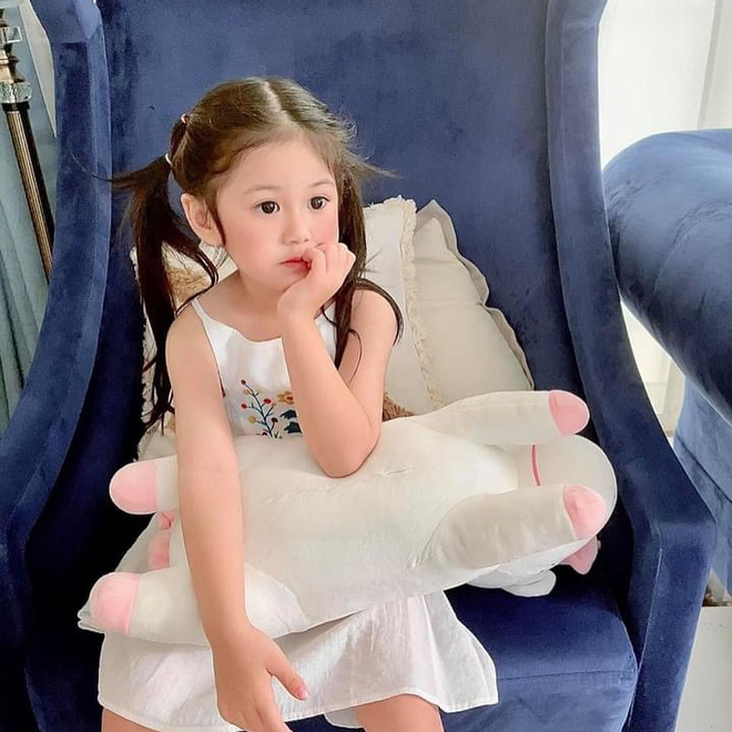 Bị netizen nói 'đẻ con gái sau này con rể ăn hết', nữ đại gia có căn biệt thự gần 200 tỷ đáp trả căng đét - 2 Bị netizen nói 'đẻ con gái sau này con rể ăn hết', nữ đại gia có căn biệt thự gần 200 tỷ đáp trả căng đét - 2