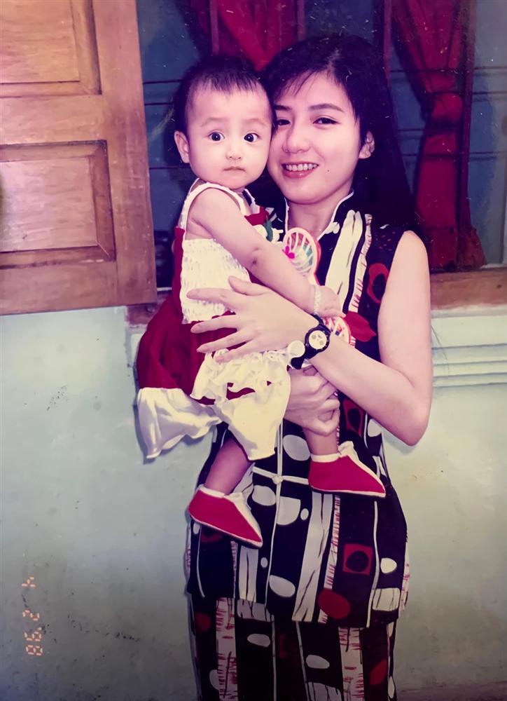 Dân mạng hào hứng bắt trend 'Đưa mẹ về thanh xuân' với loạt ảnh xinh như diễn viên TVB cùng các góc nghiêng cực phẩm của mẹ - 2 Dân mạng hào hứng bắt trend 'Đưa mẹ về thanh xuân' với loạt ảnh xinh như diễn viên TVB cùng các góc nghiêng cực phẩm của mẹ - 2