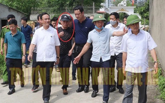 Nghi phạm bắn chết 2 người không bị còng tay, còn được cầm điếu thuốc: Có đúng luật? Nghi phạm bắn chết 2 người không bị còng tay, còn được cầm điếu thuốc: Có đúng luật?