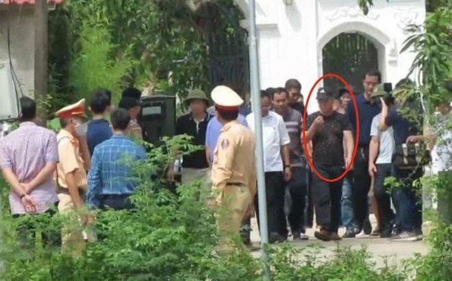 Nguyên nhân vụ chủ nhà bắn chết 2 người trước cổng: Mâu thuẫn chuyện sang tên bìa đất - 2 Nguyên nhân vụ chủ nhà bắn chết 2 người trước cổng: Mâu thuẫn chuyện sang tên bìa đất - 2