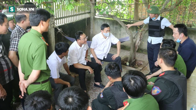 Nghi phạm bắn chết 2 người không bị còng tay, còn được cầm điếu thuốc: Có đúng luật? - 1 Nghi phạm bắn chết 2 người không bị còng tay, còn được cầm điếu thuốc: Có đúng luật? - 1