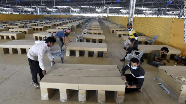 Bi kịch nối tiếp bi kịch: Bệnh viện giữa 'địa ngục Covid' Ấn Độ đang trở nên quá kinh khủng, bệnh nhân phải cầu xin để thoát ra càng sớm càng tốt - 1 Bi kịch nối tiếp bi kịch: Bệnh viện giữa 'địa ngục Covid' Ấn Độ đang trở nên quá kinh khủng, bệnh nhân phải cầu xin để thoát ra càng sớm càng tốt - 1