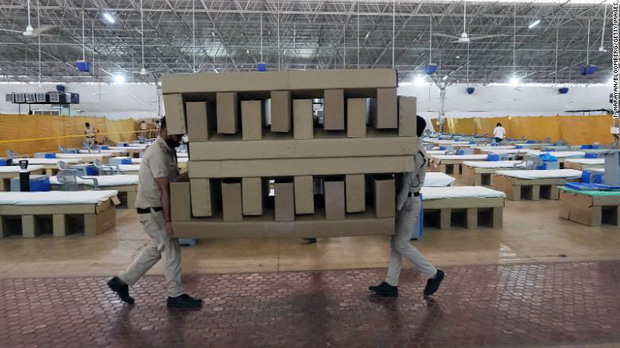 Bi kịch nối tiếp bi kịch: Bệnh viện giữa 'địa ngục Covid' Ấn Độ đang trở nên quá kinh khủng, bệnh nhân phải cầu xin để thoát ra càng sớm càng tốt - 2 Bi kịch nối tiếp bi kịch: Bệnh viện giữa 'địa ngục Covid' Ấn Độ đang trở nên quá kinh khủng, bệnh nhân phải cầu xin để thoát ra càng sớm càng tốt - 2