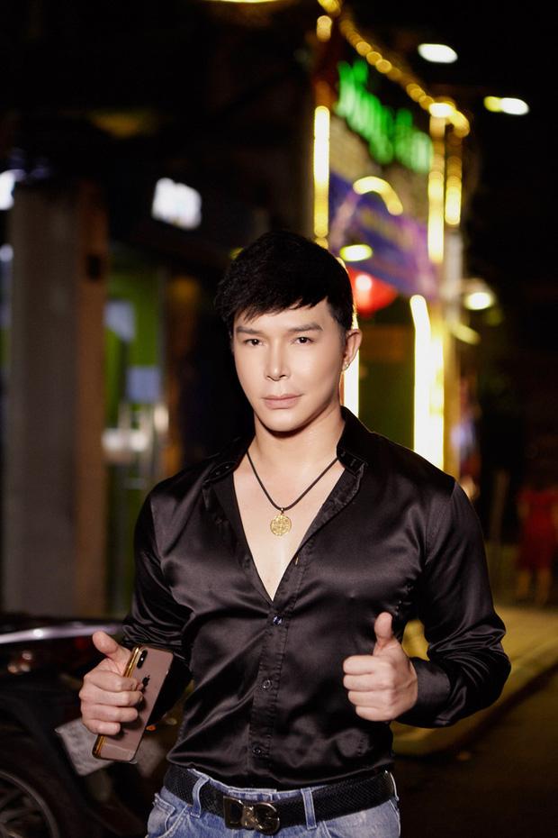 Nathan Lee tố bị bạn thân là nam ca sĩ làm giám khảo The X-Factor chơi xấu, lôi cả Hồ Quỳnh Hương vào Nathan Lee tố bị bạn thân là nam ca sĩ làm giám khảo The X-Factor chơi xấu, lôi cả Hồ Quỳnh Hương vào