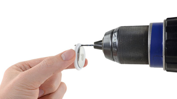 iFixit thử khoan một lỗ nhỏ trên Apple AirTag để móc chìa khóa, kết quả vẫn hoạt động bình thường - 1 iFixit thử khoan một lỗ nhỏ trên Apple AirTag để móc chìa khóa, kết quả vẫn hoạt động bình thường - 1