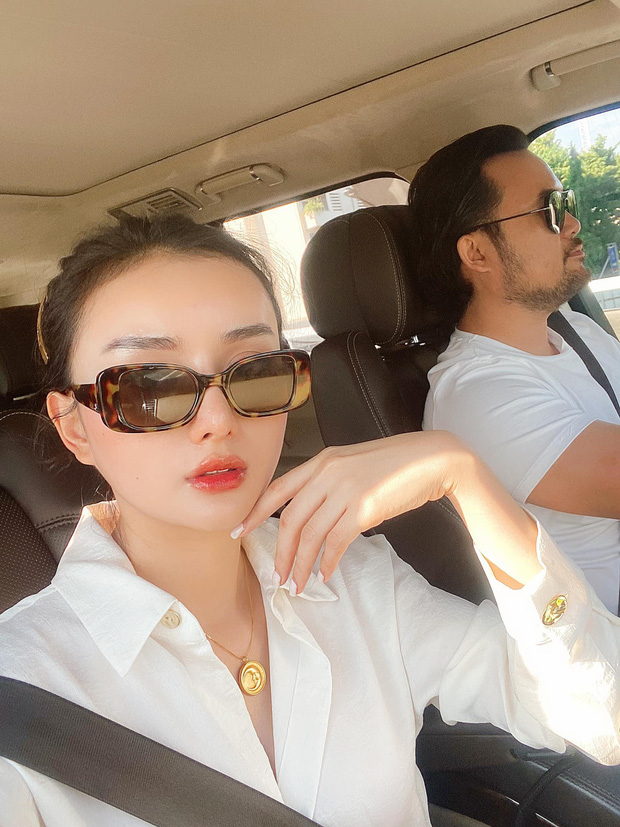 Gái đẹp lấy đại gia Thái Lan lại khoe chồng chiều, nhưng lần này dàn xe sang lấp ló mới là thứ giật spotlight Gái đẹp lấy đại gia Thái Lan lại khoe chồng chiều, nhưng lần này dàn xe sang lấp ló mới là thứ giật spotlight