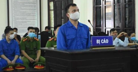 Giang hồ Cường 'dụ' khét tiếng Thái Bình chỉ đạo đàn em ném đá phá hoại xe đối thủ tranh giành khách Giang hồ Cường 'dụ' khét tiếng Thái Bình chỉ đạo đàn em ném đá phá hoại xe đối thủ tranh giành khách