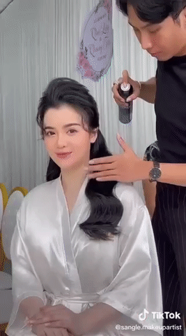 Xuất hiện video vợ chồng ông Dũng 'lò vôi' đi hỏi vợ cho cậu con trai, bà Phương Hằng tận tay trao sính lễ và buột miệng nói một câu siêu ngọt dành cho con dâu - 3 Xuất hiện video vợ chồng ông Dũng 'lò vôi' đi hỏi vợ cho cậu con trai, bà Phương Hằng tận tay trao sính lễ và buột miệng nói một câu siêu ngọt dành cho con dâu - 3