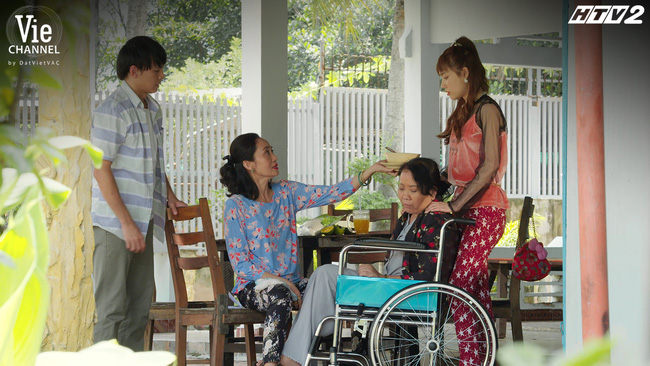 Cây táo nở hoa: Chồng cũ tiết lộ Báu (Nhã Phương) bị mẹ đẻ bán cho quán rượu, gây nên hàng loạt bi kịch - 3 Cây táo nở hoa: Chồng cũ tiết lộ Báu (Nhã Phương) bị mẹ đẻ bán cho quán rượu, gây nên hàng loạt bi kịch - 3