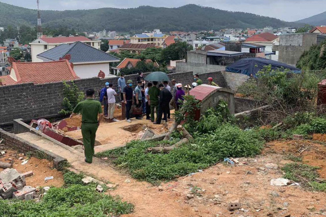 Người phụ nữ tự thiêu trên đồi để lại lá thư tuyệt mệnh: 'Là mẹ muốn chết cho xong, tự mẹ giải quyết không con cái nào phải ân hận cả' Người phụ nữ tự thiêu trên đồi để lại lá thư tuyệt mệnh: 'Là mẹ muốn chết cho xong, tự mẹ giải quyết không con cái nào phải ân hận cả'