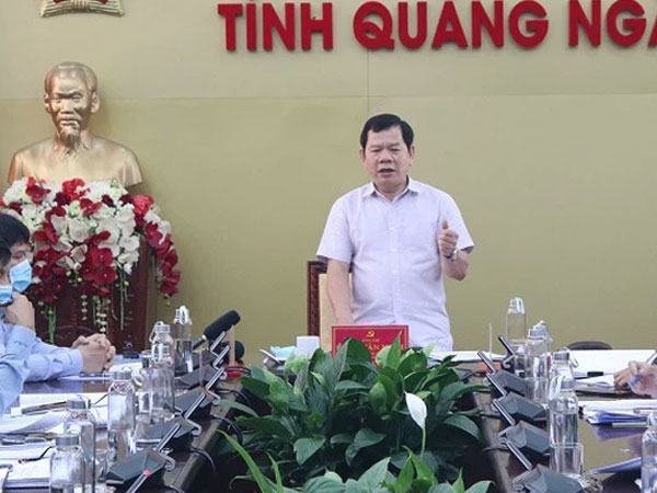 8 cán bộ, lãnh đạo tỉnh Quảng Ngãi là F1, 50 người là F2 phải cách ly tại nhà 8 cán bộ, lãnh đạo tỉnh Quảng Ngãi là F1, 50 người là F2 phải cách ly tại nhà