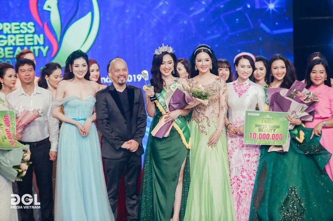 Nữ BTV tiết lộ từng bị đồng nghiệp gièm pha: 'Sao mấy đứa đi thi Hoa hậu về cứ muốn vào VTV làm thế nhờ?' - 1 Nữ BTV tiết lộ từng bị đồng nghiệp gièm pha: 'Sao mấy đứa đi thi Hoa hậu về cứ muốn vào VTV làm thế nhờ?' - 1