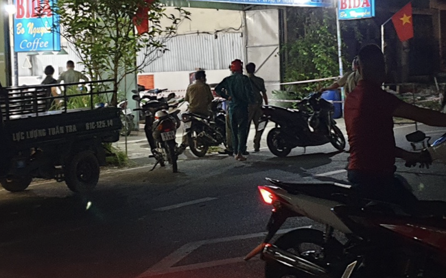 Vụ bác sĩ tử vong khi truy đuổi kẻ trộm xe: Giằng co rồi bị tấn công ngược, đâm gục trước mặt 2 cháu nhỏ - 1 Vụ bác sĩ tử vong khi truy đuổi kẻ trộm xe: Giằng co rồi bị tấn công ngược, đâm gục trước mặt 2 cháu nhỏ - 1