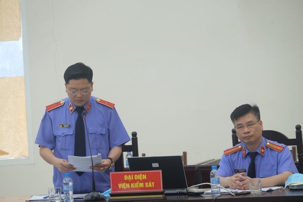 ‘Trợ thủ đắc lực’ của ông chủ Nhật Cường bị đề nghị phạt 15-16 năm tù ‘Trợ thủ đắc lực’ của ông chủ Nhật Cường bị đề nghị phạt 15-16 năm tù