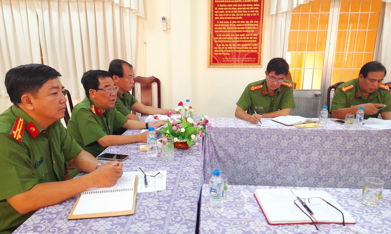 Lập chuyên án điều tra vụ trộm lớn nhất ở Trà Vinh: Chủ nhà đi dự tiệc cưới, trộm phá két lấy 5 tỷ đồng Lập chuyên án điều tra vụ trộm lớn nhất ở Trà Vinh: Chủ nhà đi dự tiệc cưới, trộm phá két lấy 5 tỷ đồng