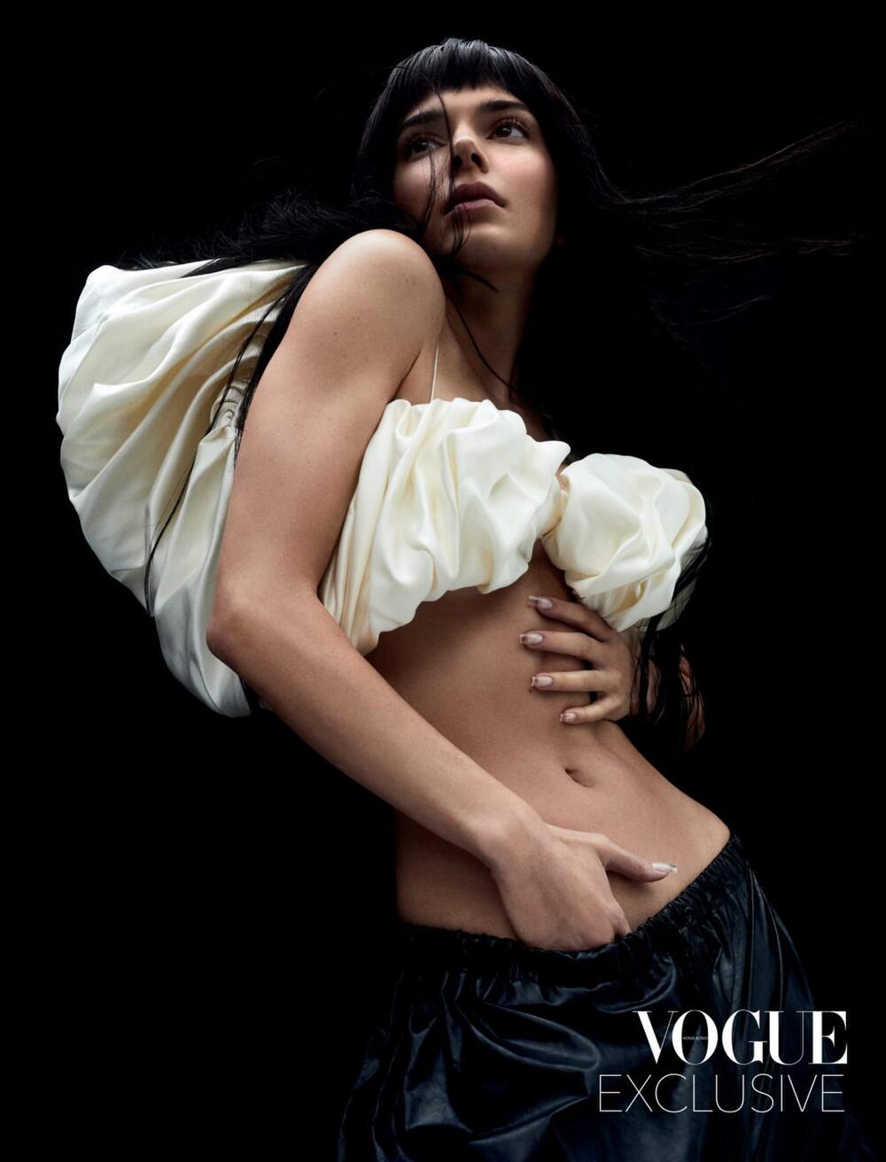 Kendall Jenner khoe thân táo bạo trên tạp chí Vogue, thần thái 'đơ có đẳng cấp' gây tranh cãi - 8 Kendall Jenner khoe thân táo bạo trên tạp chí Vogue, thần thái 'đơ có đẳng cấp' gây tranh cãi - 8