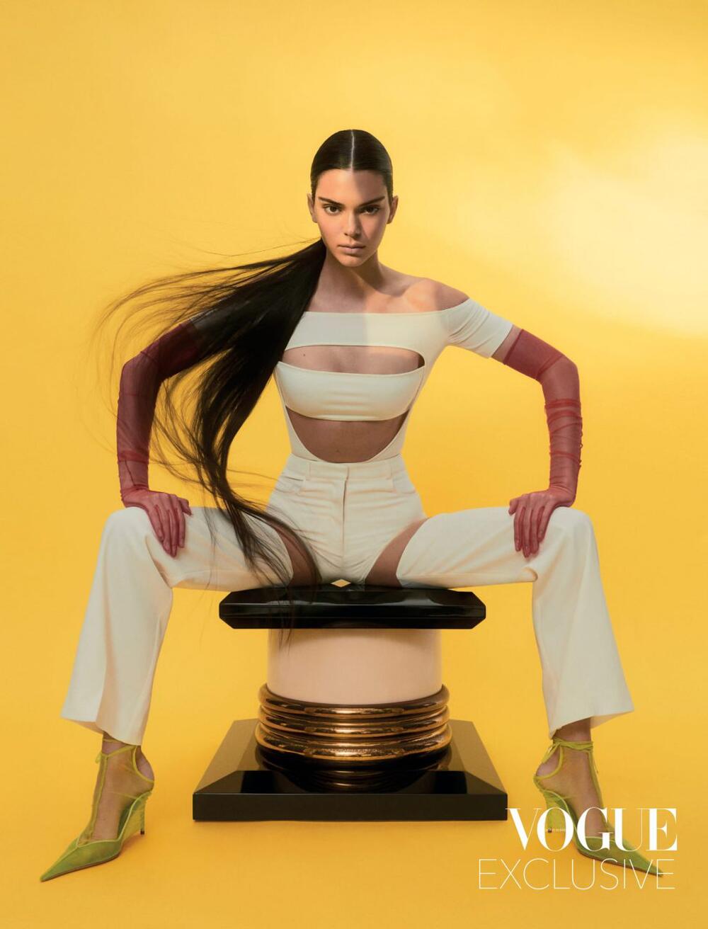 Kendall Jenner khoe thân táo bạo trên tạp chí Vogue, thần thái 'đơ có đẳng cấp' gây tranh cãi - 7 Kendall Jenner khoe thân táo bạo trên tạp chí Vogue, thần thái 'đơ có đẳng cấp' gây tranh cãi - 7