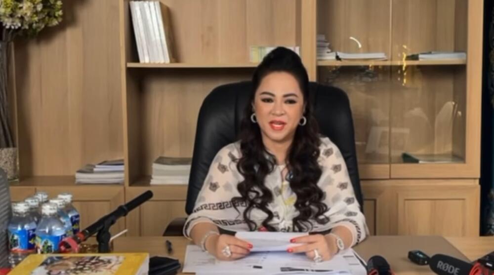 Tưởng đã hết ân oán, bà Phương Hằng 'lại lôi' Trịnh Kim Chi ra chỉ trích: 'Tôi chửi cho tắt bếp, sấp mặt' - 2 Tưởng đã hết ân oán, bà Phương Hằng 'lại lôi' Trịnh Kim Chi ra chỉ trích: 'Tôi chửi cho tắt bếp, sấp mặt' - 2