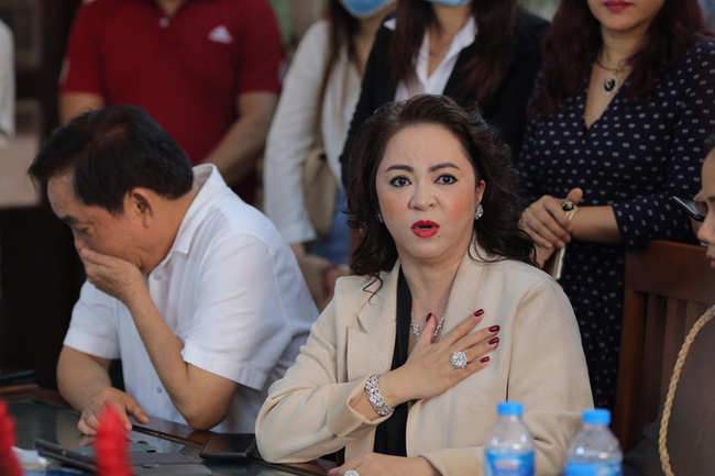 NÓNG: 'Thần y' Võ Hoàng Yên đã chuyển khoản trả lại vợ chồng ông Dũng "lò vôi" gần 17 tỷ đồng - 4 NÓNG: 'Thần y' Võ Hoàng Yên đã chuyển khoản trả lại vợ chồng ông Dũng "lò vôi" gần 17 tỷ đồng - 4
