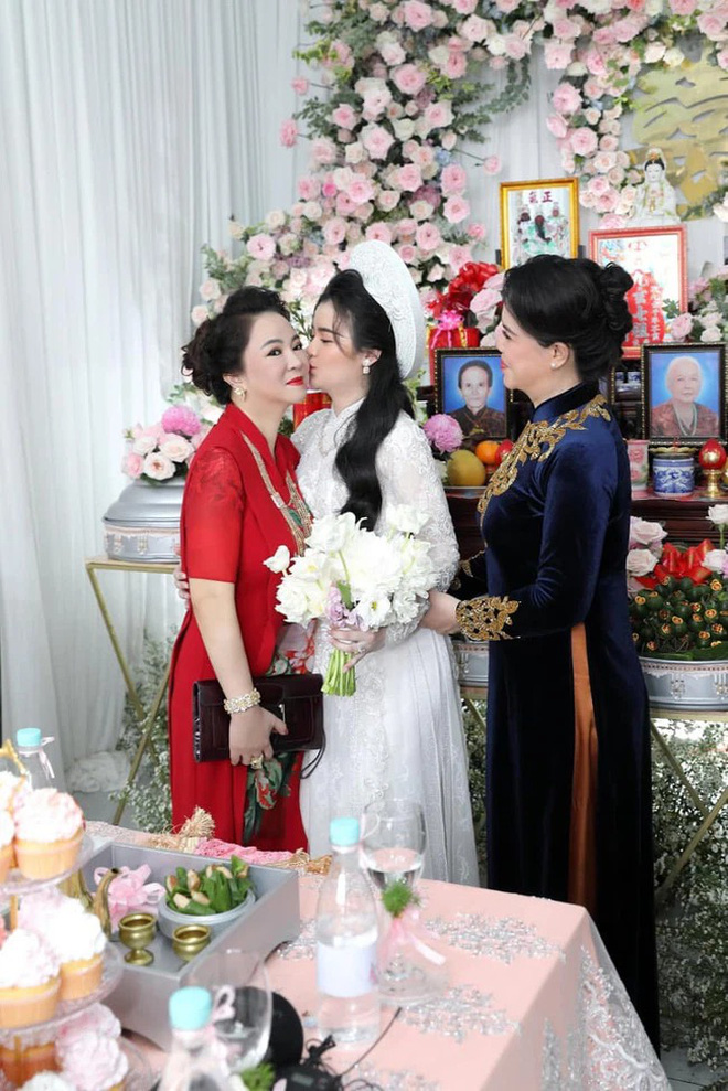 Con dâu nữ đại gia Phương Hằng bị khui loạt ảnh quá khứ khác lạ, thay đổi nào tạo nên thần thái dâu hào môn? - 1 Con dâu nữ đại gia Phương Hằng bị khui loạt ảnh quá khứ khác lạ, thay đổi nào tạo nên thần thái dâu hào môn? - 1