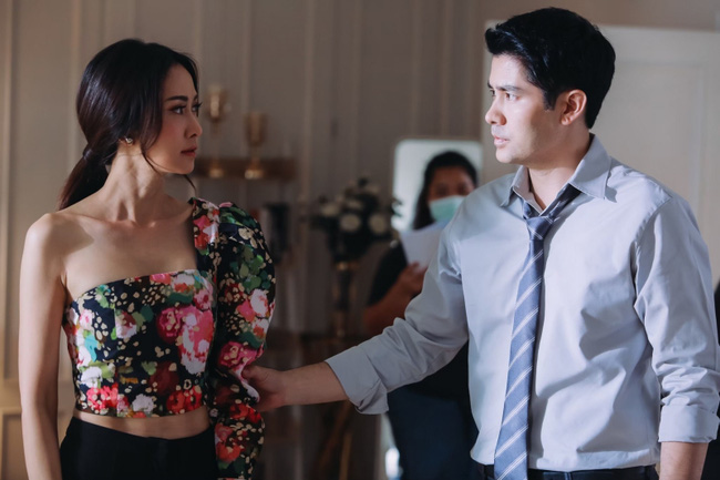 Nhất quyết ly hôn vợ để trút bỏ gánh nặng, 4 năm sau chồng bất đắc dĩ treo biển bán nhà nhưng lại 'tối mặt' với vị khách đến mua - 1 Nhất quyết ly hôn vợ để trút bỏ gánh nặng, 4 năm sau chồng bất đắc dĩ treo biển bán nhà nhưng lại 'tối mặt' với vị khách đến mua - 1