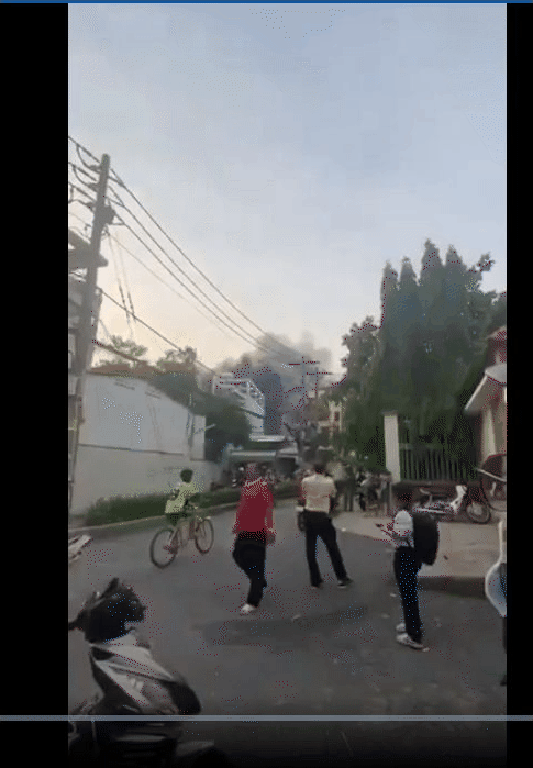 Vụ cháy làm 7 người tử vong ở TP.HCM: 'Thấy có người vẫy tay kêu cứu nhưng do lửa hừng hực nóng quá không vào được' - 1 Vụ cháy làm 7 người tử vong ở TP.HCM: 'Thấy có người vẫy tay kêu cứu nhưng do lửa hừng hực nóng quá không vào được' - 1