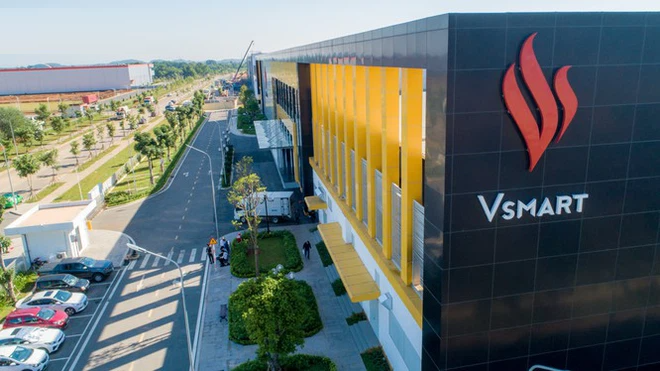 Vingroup dừng làm điện thoại: Đằng sau cam kết phục vụ cho đến khi khách hàng không còn dùng Vsmart là gì? - 1 Vingroup dừng làm điện thoại: Đằng sau cam kết phục vụ cho đến khi khách hàng không còn dùng Vsmart là gì? - 1