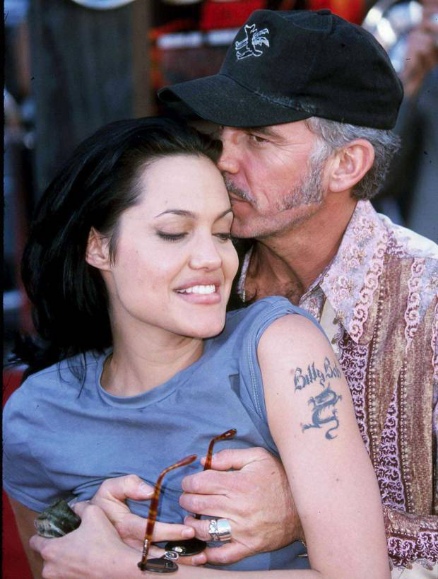 Đời chồng thứ 2 của Angelina Jolie: Nàng lại làm Tuesday, chàng 'đá' hôn thê ngang nhiên cưới nàng và 101 chuyện ân ái gây sốc - 5 Đời chồng thứ 2 của Angelina Jolie: Nàng lại làm Tuesday, chàng 'đá' hôn thê ngang nhiên cưới nàng và 101 chuyện ân ái gây sốc - 5