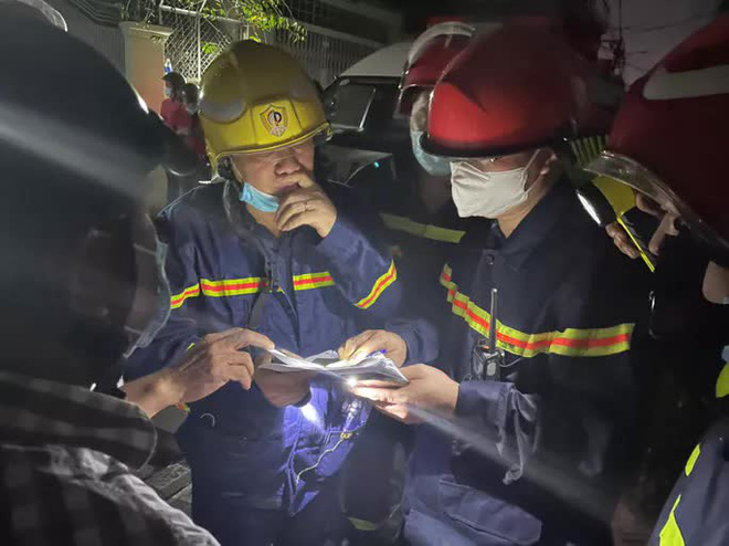 Vụ cháy làm 7 người tử vong ở TP.HCM: 'Thấy có người vẫy tay kêu cứu nhưng do lửa hừng hực nóng quá không vào được' - 2 Vụ cháy làm 7 người tử vong ở TP.HCM: 'Thấy có người vẫy tay kêu cứu nhưng do lửa hừng hực nóng quá không vào được' - 2
