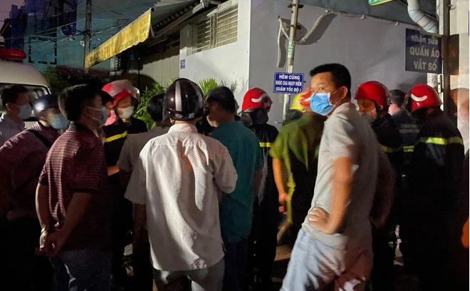 Vụ cháy làm 7 người tử vong ở TP.HCM: 'Thấy có người vẫy tay kêu cứu nhưng do lửa hừng hực nóng quá không vào được' Vụ cháy làm 7 người tử vong ở TP.HCM: 'Thấy có người vẫy tay kêu cứu nhưng do lửa hừng hực nóng quá không vào được'