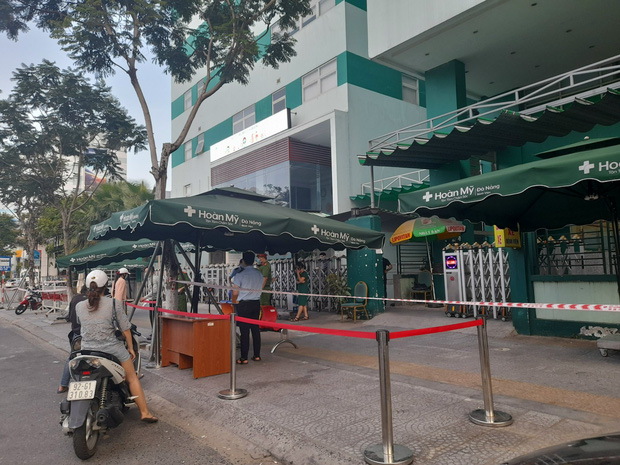 Thêm 2 ca dương tính SARS-CoV-2 ở Đà Nẵng: 1 điều dưỡng của Bệnh viện Hoàn Mỹ và 1 người đến khám tại Bệnh viện Gia Đình Thêm 2 ca dương tính SARS-CoV-2 ở Đà Nẵng: 1 điều dưỡng của Bệnh viện Hoàn Mỹ và 1 người đến khám tại Bệnh viện Gia Đình