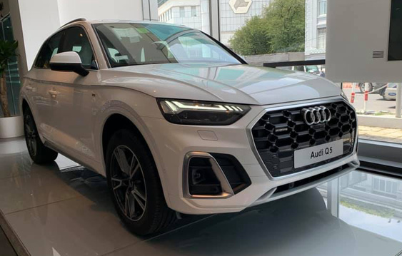 Audi Q5 2021 đầu tiên về đại lý: Giá lăn bánh hơn 2,9 tỷ đồng, đối thủ ngang tầm Mercedes GLC và BMW X3 Audi Q5 2021 đầu tiên về đại lý: Giá lăn bánh hơn 2,9 tỷ đồng, đối thủ ngang tầm Mercedes GLC và BMW X3