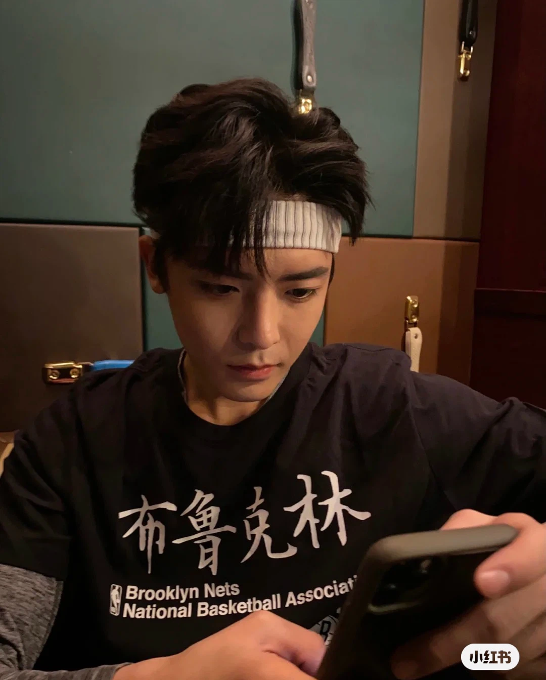 Vô tình cầm điện thoại của vợ, người đàn ông ngỡ ngàng phát hiện bị 'cắm sừng' nhưng hành động sau đó lại khiến người ta không thể thương nổi Vô tình cầm điện thoại của vợ, người đàn ông ngỡ ngàng phát hiện bị 'cắm sừng' nhưng hành động sau đó lại khiến người ta không thể thương nổi