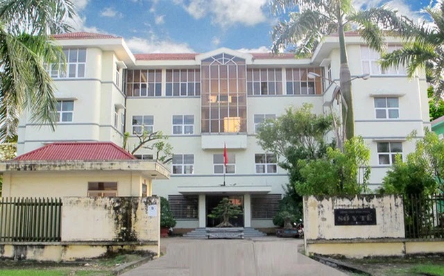 NÓNG: Phó Giám đốc Sở Y tế Vĩnh Phúc bị đình chỉ công tác vì 'chậm trễ tham mưu' trong phòng chống dịch Covid-19 NÓNG: Phó Giám đốc Sở Y tế Vĩnh Phúc bị đình chỉ công tác vì 'chậm trễ tham mưu' trong phòng chống dịch Covid-19