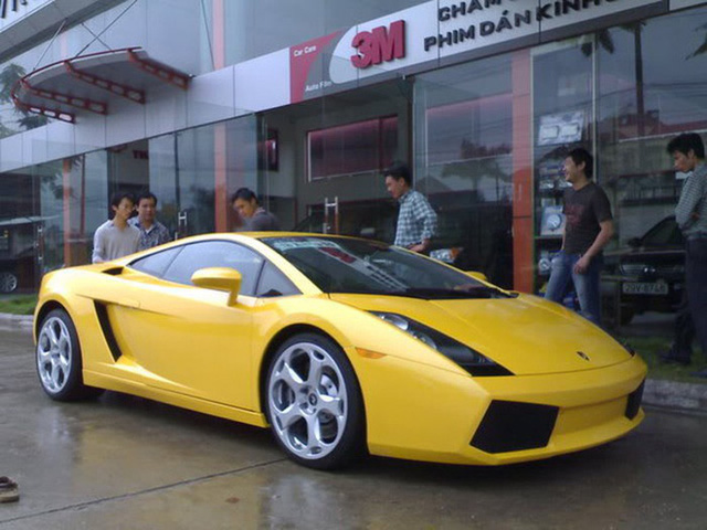 Chiếc Lamborghini khởi đầu cho phong trào siêu xe tại Việt Nam: Rớt giá 'thê thảm' - 2 Chiếc Lamborghini khởi đầu cho phong trào siêu xe tại Việt Nam: Rớt giá 'thê thảm' - 2