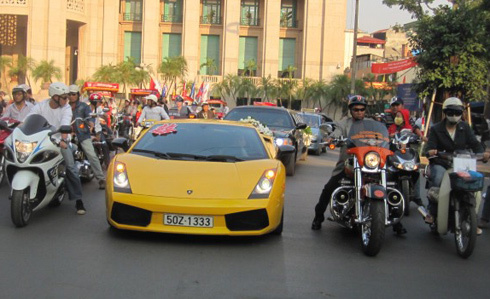 Chiếc Lamborghini khởi đầu cho phong trào siêu xe tại Việt Nam: Rớt giá 'thê thảm' - 3 Chiếc Lamborghini khởi đầu cho phong trào siêu xe tại Việt Nam: Rớt giá 'thê thảm' - 3