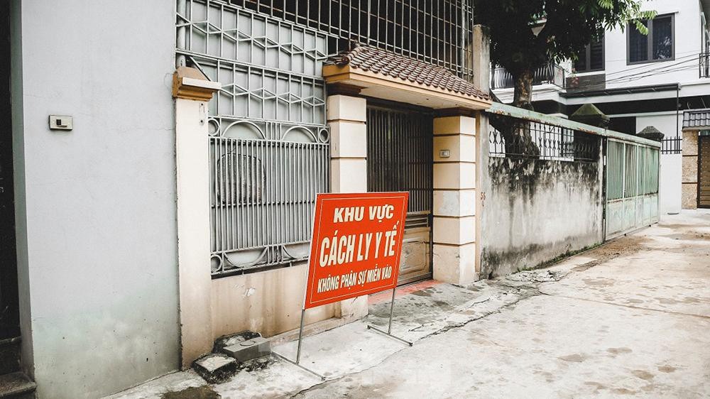 Phong tỏa nơi ở của nhân viên y tế mắc COVID -19 tại Đông Anh - 1 Phong tỏa nơi ở của nhân viên y tế mắc COVID -19 tại Đông Anh - 1