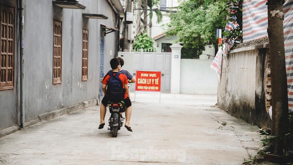 Phong tỏa nơi ở của nhân viên y tế mắc COVID -19 tại Đông Anh - 5 Phong tỏa nơi ở của nhân viên y tế mắc COVID -19 tại Đông Anh - 5