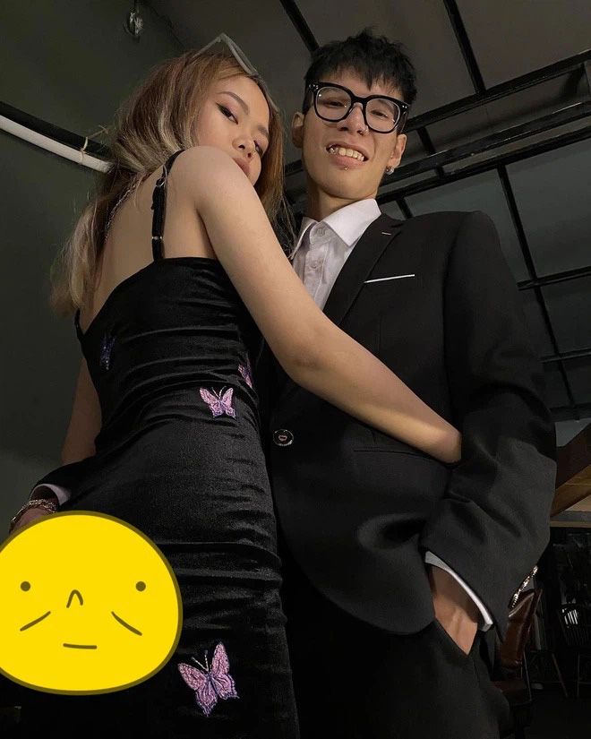 Tlinh và MCK bị chỉ trích vì 'tung hứng' status 18+, nói chuyện đụng chạm vòng 1 của fan - 4 Tlinh và MCK bị chỉ trích vì 'tung hứng' status 18+, nói chuyện đụng chạm vòng 1 của fan - 4