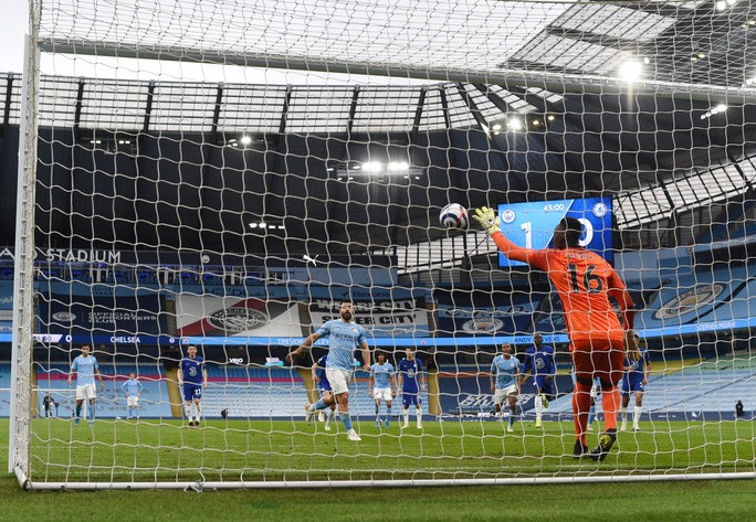 Thua ngược Chelsea ngỡ ngàng, Man City hoãn ngày vui vô địch - 4 Thua ngược Chelsea ngỡ ngàng, Man City hoãn ngày vui vô địch - 4