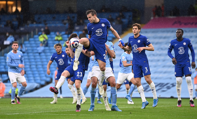 Thua ngược Chelsea ngỡ ngàng, Man City hoãn ngày vui vô địch Thua ngược Chelsea ngỡ ngàng, Man City hoãn ngày vui vô địch