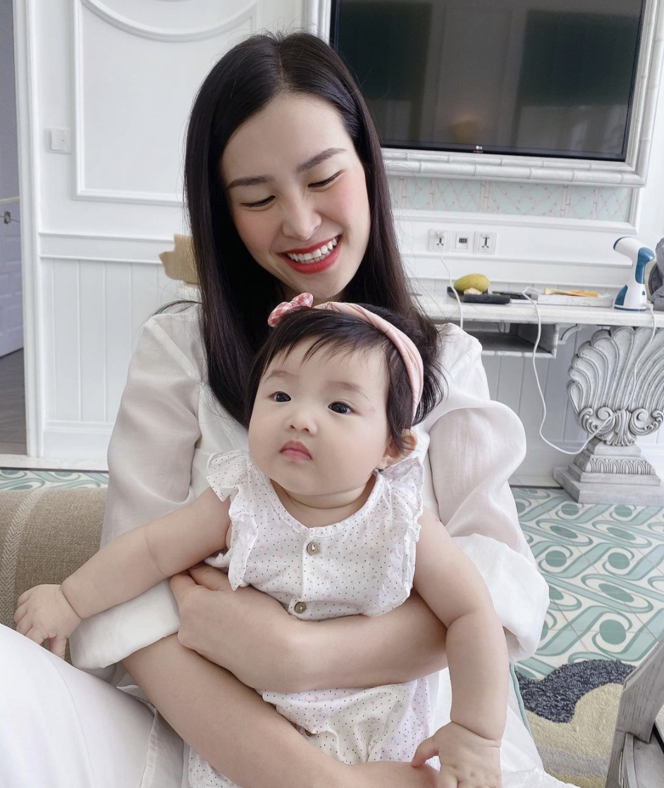 Ngày của mẹ của các hot mom: Người hạnh phúc với hành trình làm mẹ lần đầu, người đang hồi hộp chờ một cơn đau đẻ - 5 Ngày của mẹ của các hot mom: Người hạnh phúc với hành trình làm mẹ lần đầu, người đang hồi hộp chờ một cơn đau đẻ - 5