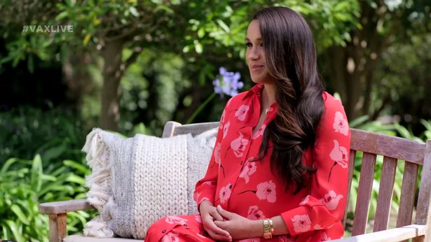 Meghan Markle ôm bụng bầu xuất hiện trở lại sau loạt lùm xùm, nhắc đến con gái sắp sinh và quyền lãnh đạo nhưng bị 'ném đá' dữ dội - 1 Meghan Markle ôm bụng bầu xuất hiện trở lại sau loạt lùm xùm, nhắc đến con gái sắp sinh và quyền lãnh đạo nhưng bị 'ném đá' dữ dội - 1